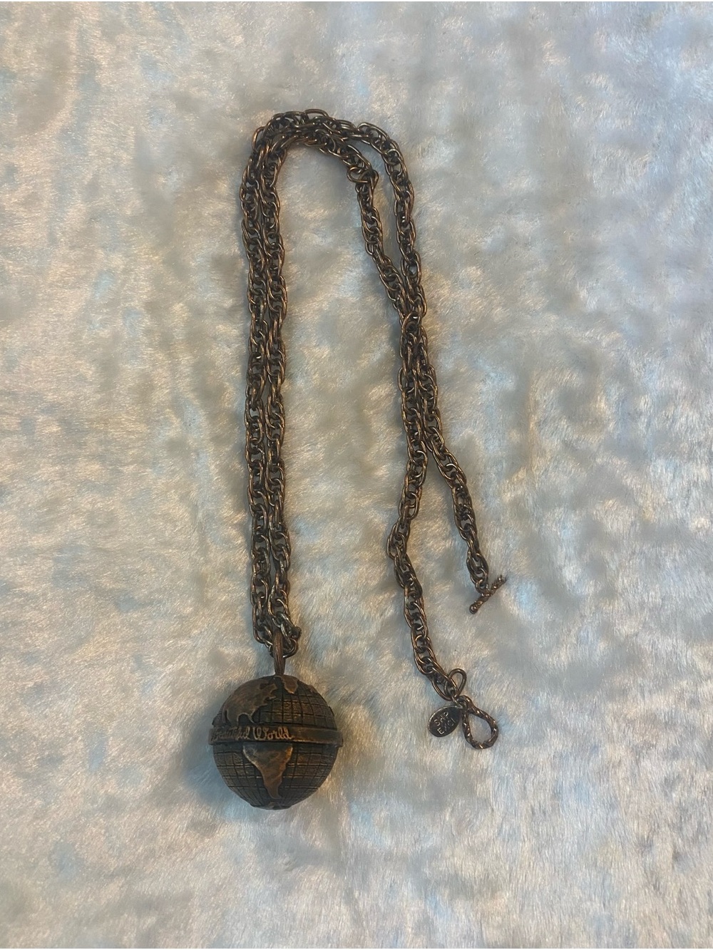 🍀VTG SHP EXCL. Brass Globe Pendant Necklace - Bronze Tone